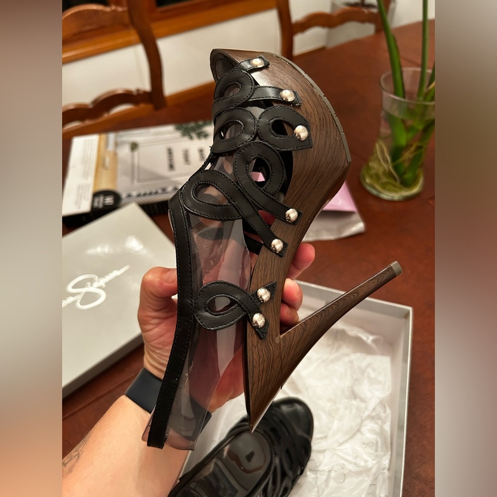 Black JESSICA SIMPSON GeNevieve heels pumps. Size 8. Silver studs